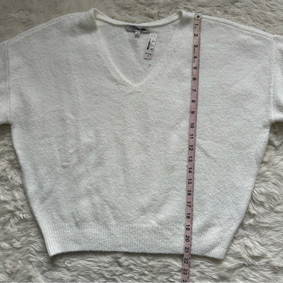 Madewell Wedged V-Neck Sweater Long Sleeve Slouchy Relaxed Winter White M NWT - Picture 11 of 12